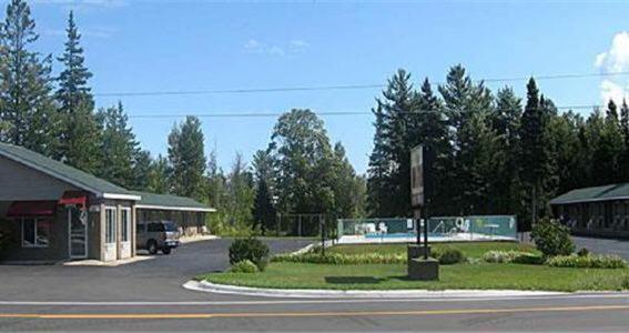 Capri Motel Mackinaw City Zewnętrze zdjęcie