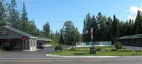 Capri Motel Mackinaw City Zewnętrze zdjęcie